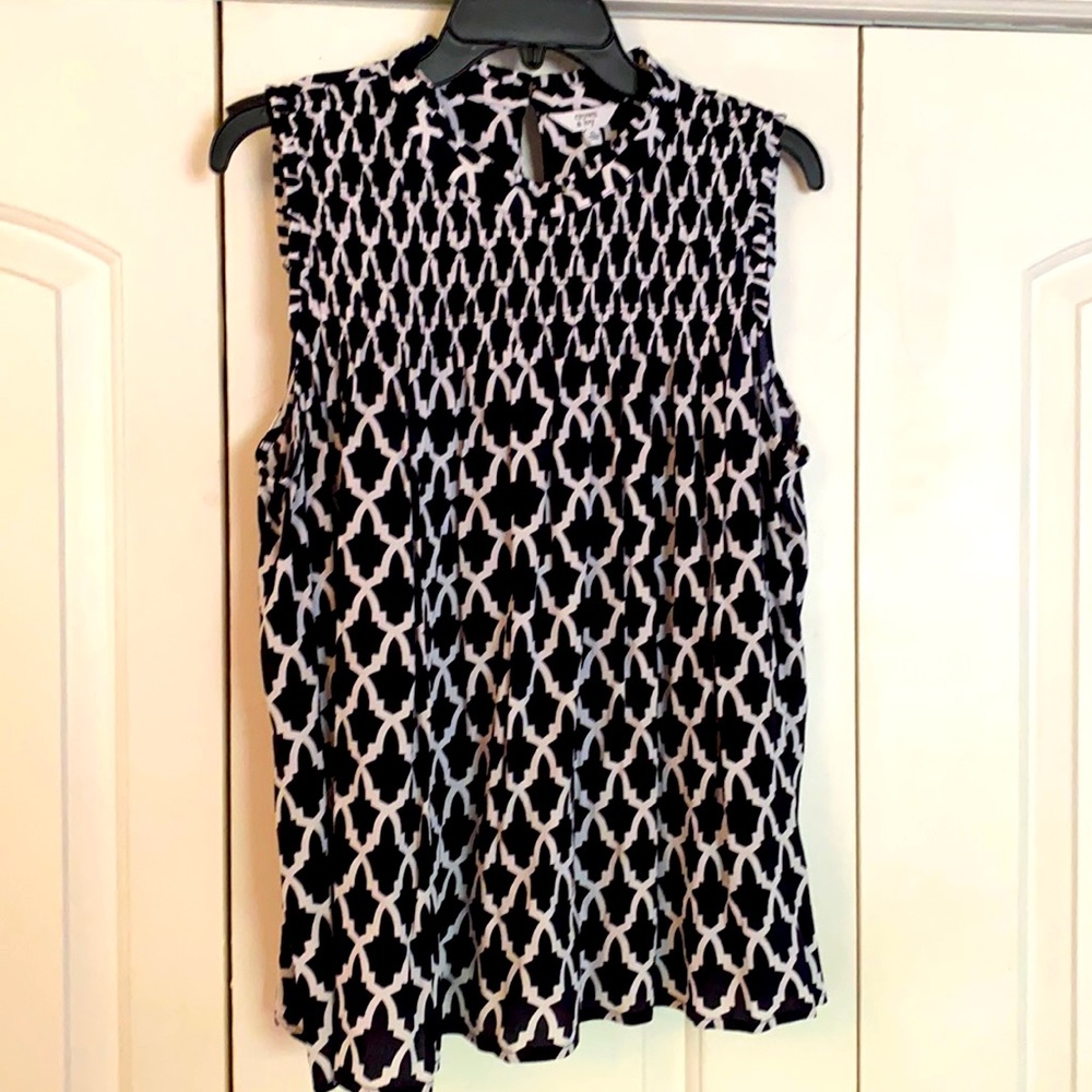 Crown and Ivy Sleeveless Blouse size XL.